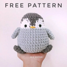 free crochet pattern penguin, white eyes, gray head.