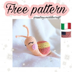 free crochet pattern pink-cheeked lotus snail