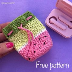 free crochet pattern pink earphone bag