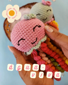 free crochet pattern pink octopus tentacles in rainbow color.