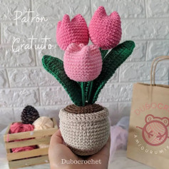 free crochet pattern pink tulip pots, green leaves, brown pots.