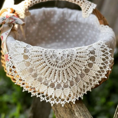 free crochet pattern round shape with spikes at the edges, a small circle in the center.