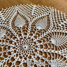 free crochet pattern round wing in the middle of eight petals