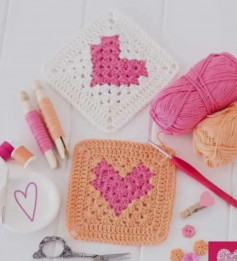 free crochet pattern square with heart in the middle.