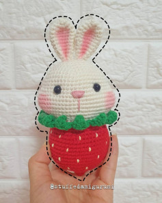 free crochet pattern strawberry bunny