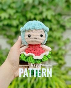 free crochet pattern watermelon doll, blue hair, red dress, green ruffles