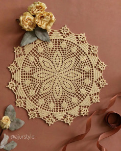 Free crochet pattern with 18 pointed edges.