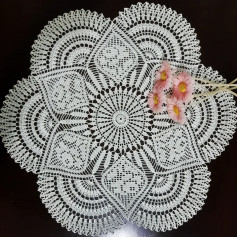 free crochet pattern with a circle on the back and six petals on the inside.