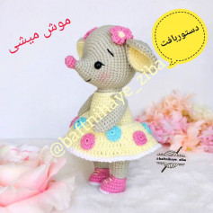 gray rat with pink flower white pistil wearing yellow dress crochet pattern