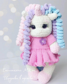 One-horned horse in pink dress with five-pointed crochet pattern