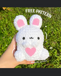 pink-eared white rabbit, pink heart crochet pattern