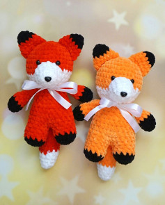 red fox, orange fox, white muzzle, black legs, black hands, moon tail crochet pattern