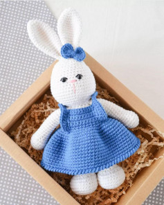 white rabbit wearing blue dress, blue bow, pink nose crochet pattern