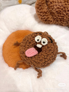 Brown biscuit, pink tongue, crochet pattern