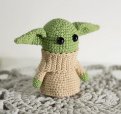 crochet pattern baby alien toy, baby yoda.