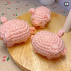 Crochet pattern fat pink pig keychain