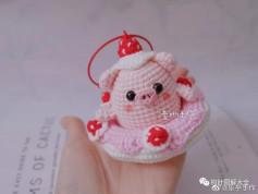 Crochet pattern pink pig swimming buoy keychain