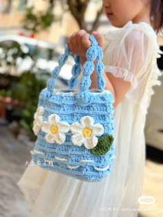 Crochet pattern small flower bubble handbag