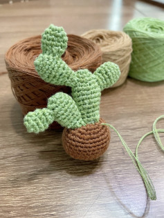 Green cactus pots, brown pots.crochet patterns