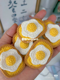 keychain, fried egg, crochet bread pattern