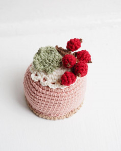 red currant cake crochet pattern