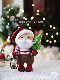 Santa Claus, white beard, wearing brown overalls, red hat, holding pine tree, crochet pattern