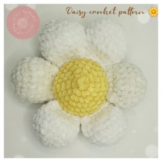 six-petal white flower, yellow pistil crochet pattern