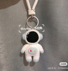astronaut keychain crochet pattern