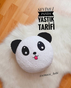 Beyaz ve siyah panda tığ işi modeli.