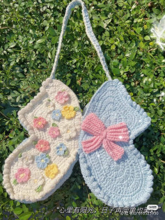 Butterfly-shaped handbag crochet pattern
