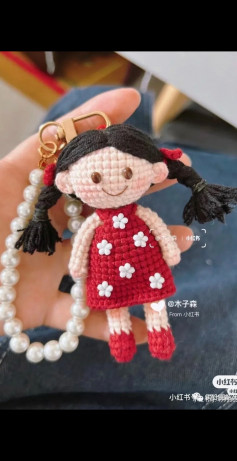 Crochet pattern for a girls keychain with her hair tied on both sides