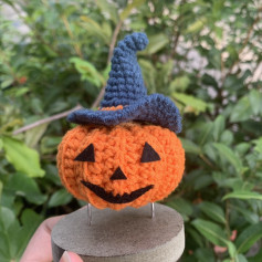 Crochet pattern for a pumpkin wearing a magic hat