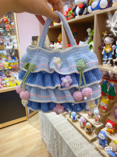 Crochet pattern for handbag and flared skirt