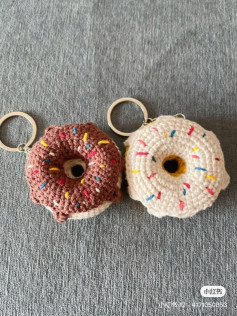 Donut keychain brown and white crochet pattern