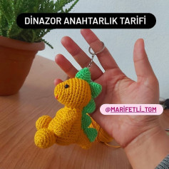 Mavi boynuzlu sarı dinozor anahtarlık için tığ işi modeli