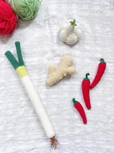 Pattern for crocheting green onions, ginger, chili, and garlic