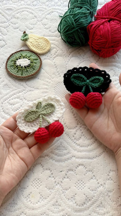 Strawberry hairpin crochet pattern
