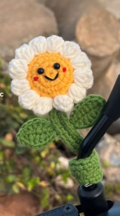 Sunflower crochet pattern to wrap motorbike mirrors