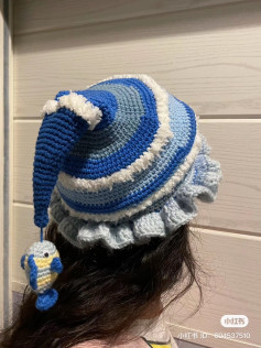 Witch hat crochet pattern, blue and white