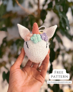 Wool crochet pattern for unicorn head keychain