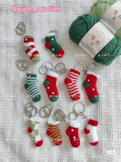 Christmas stocking keychain crochet pattern