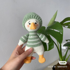 Crochet pattern for a goose wearing a green hat