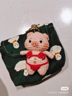 Crochet pattern for pig keychain in bikini