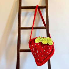 free pattern strawberry crochet bag