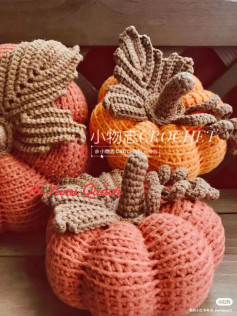 Orange and red pumpkin crochet pattern.