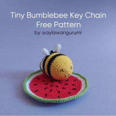 tiny bumblebee keychain free pattern