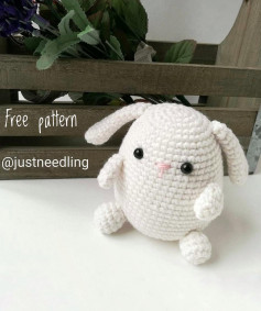 white bunny 2017 (crochet pattern)
