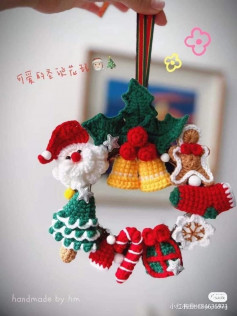 Christmas wreath crochet pattern includes Santas head, pine tree, candy, bell, ginger baby...