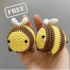 Crochet pattern with bee wings in white, brown stripes