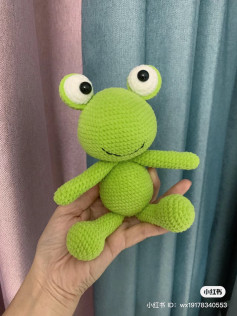 Smart big-eyed frog crochet pattern